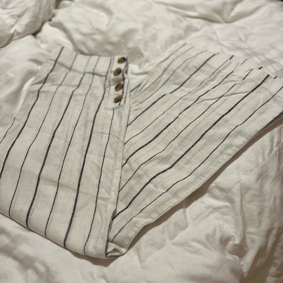 Gap's High Rise Wide-Leg Pants Smooth, lightweight. - Picture 4 of 12